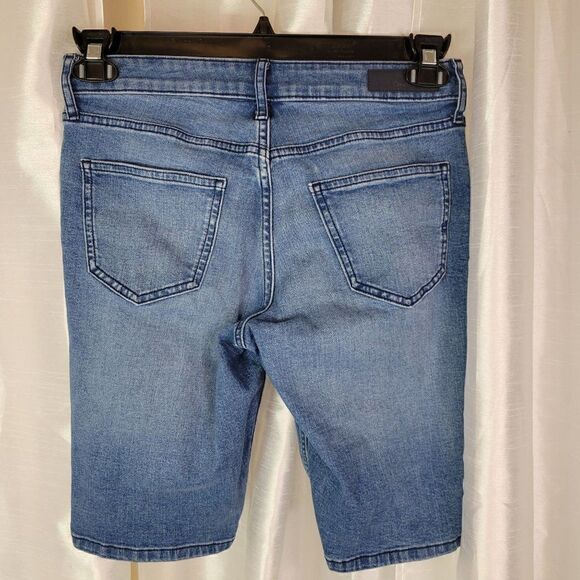Calvin Klein Jean City Shorts (size 2) - Picture 3 of 6